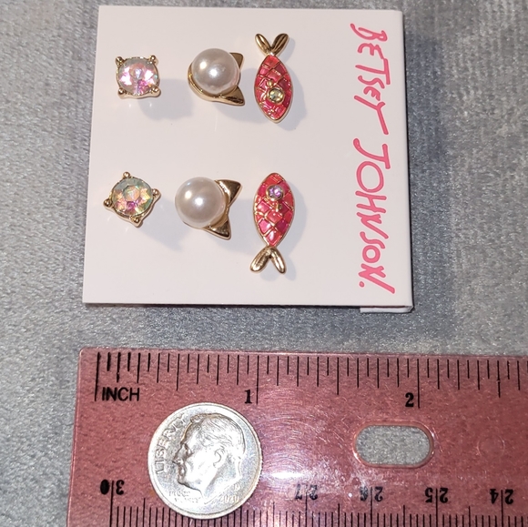 Betsey Johnson 3-pair earring set. - Picture 8 of 15